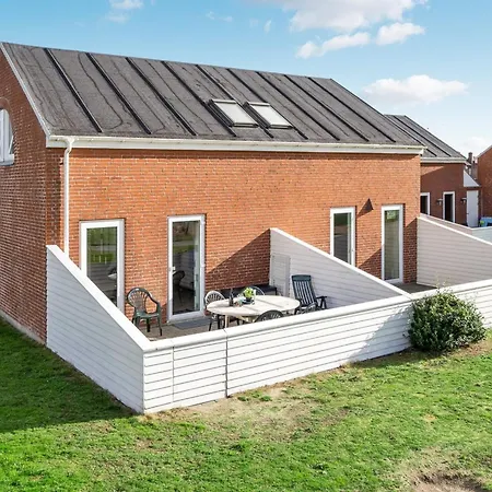 Appartement Ameli - 2-3km From The Sea By Interhome